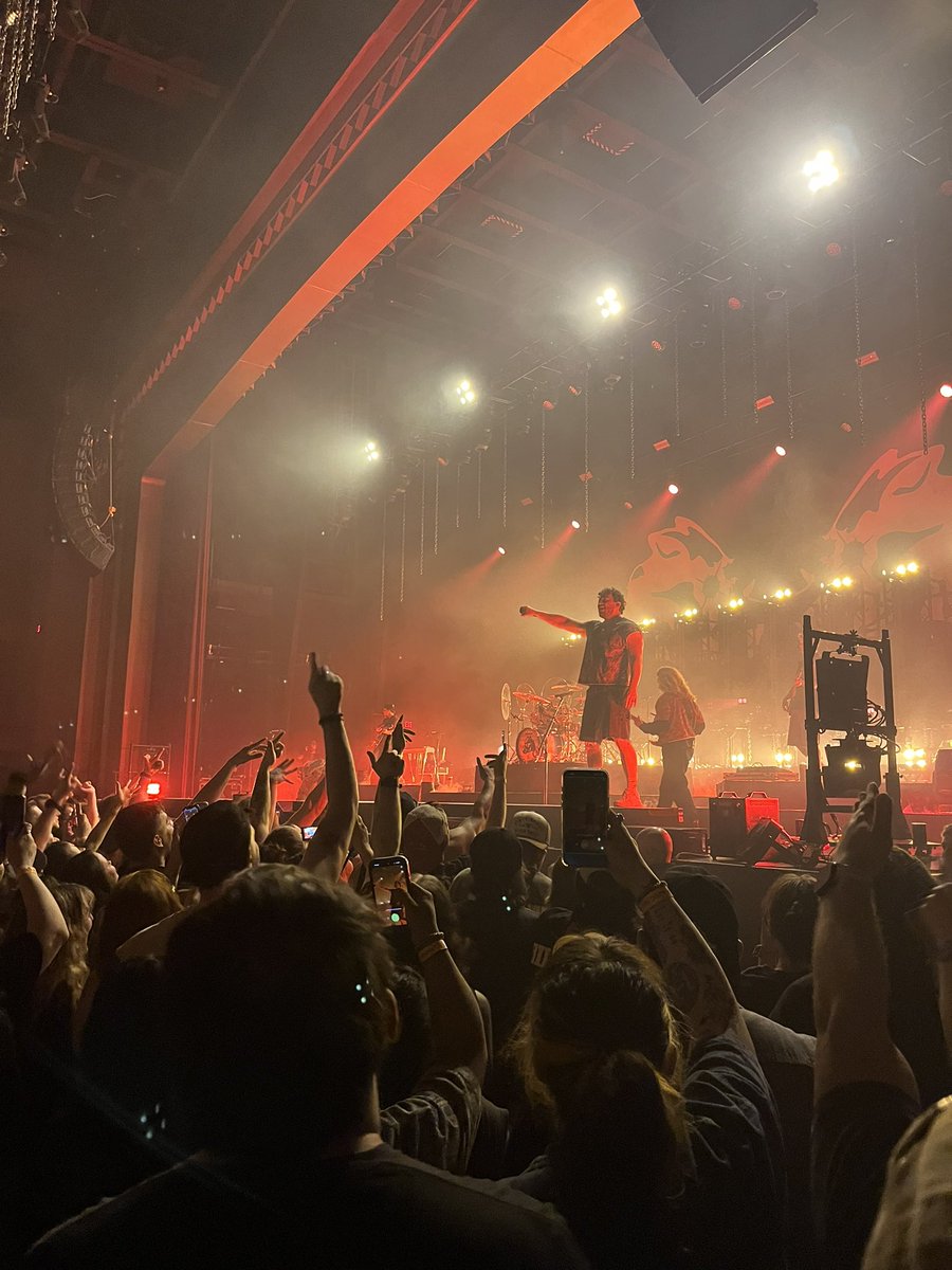 HashtagJennaaa's tweet photo. Another concert in the books https://t.co/rjmLehqCwh