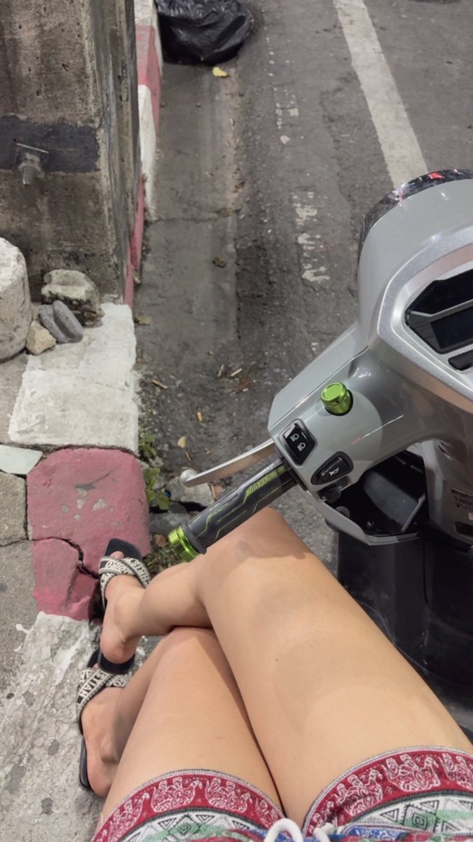 exfposure's tweet photo. ดูแลตัวเ���งให้ดี
จนกว่าจะเจอคนที่พูดว่า
”รู้ว่าทำได้ แต่เดี๋ยวทำให้�� https://t.co/M3yFmGcL00