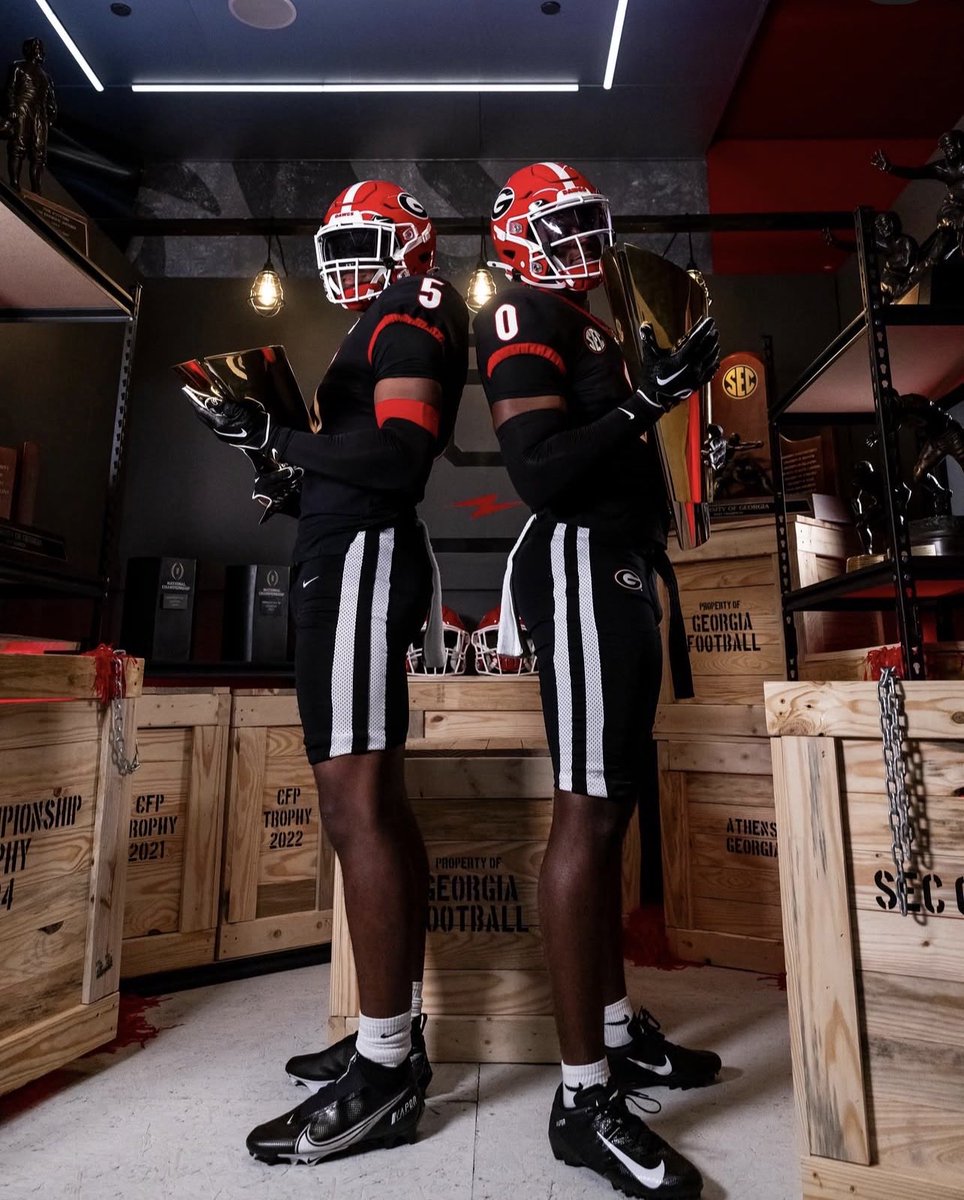 1tlzp's tweet photo. Georgia has the best black alternate uniforms in the sec but doesn’t wear them 🫩🤦🏽‍♂️… https://t.co/JDna5zW1Cv