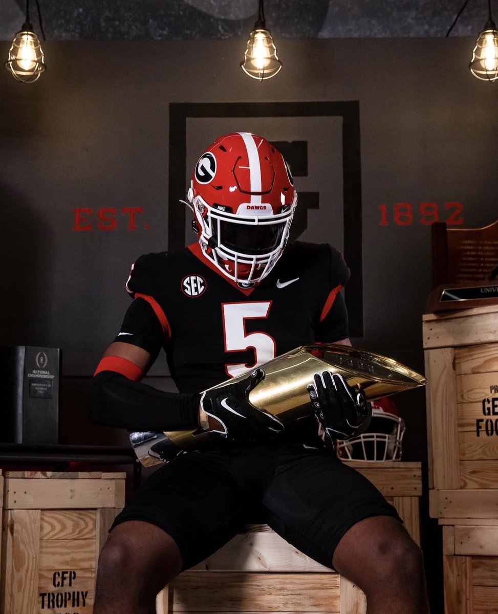 1tlzp's tweet photo. Georgia has the best black alternate uniforms in the sec but doesn’t wear them 🫩🤦🏽‍♂️… https://t.co/JDna5zW1Cv