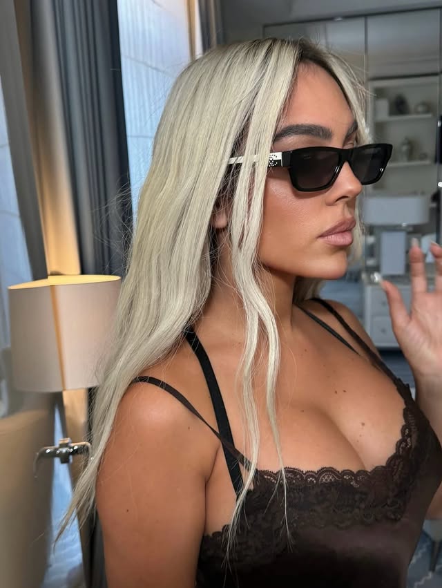 Celebrities tweet media