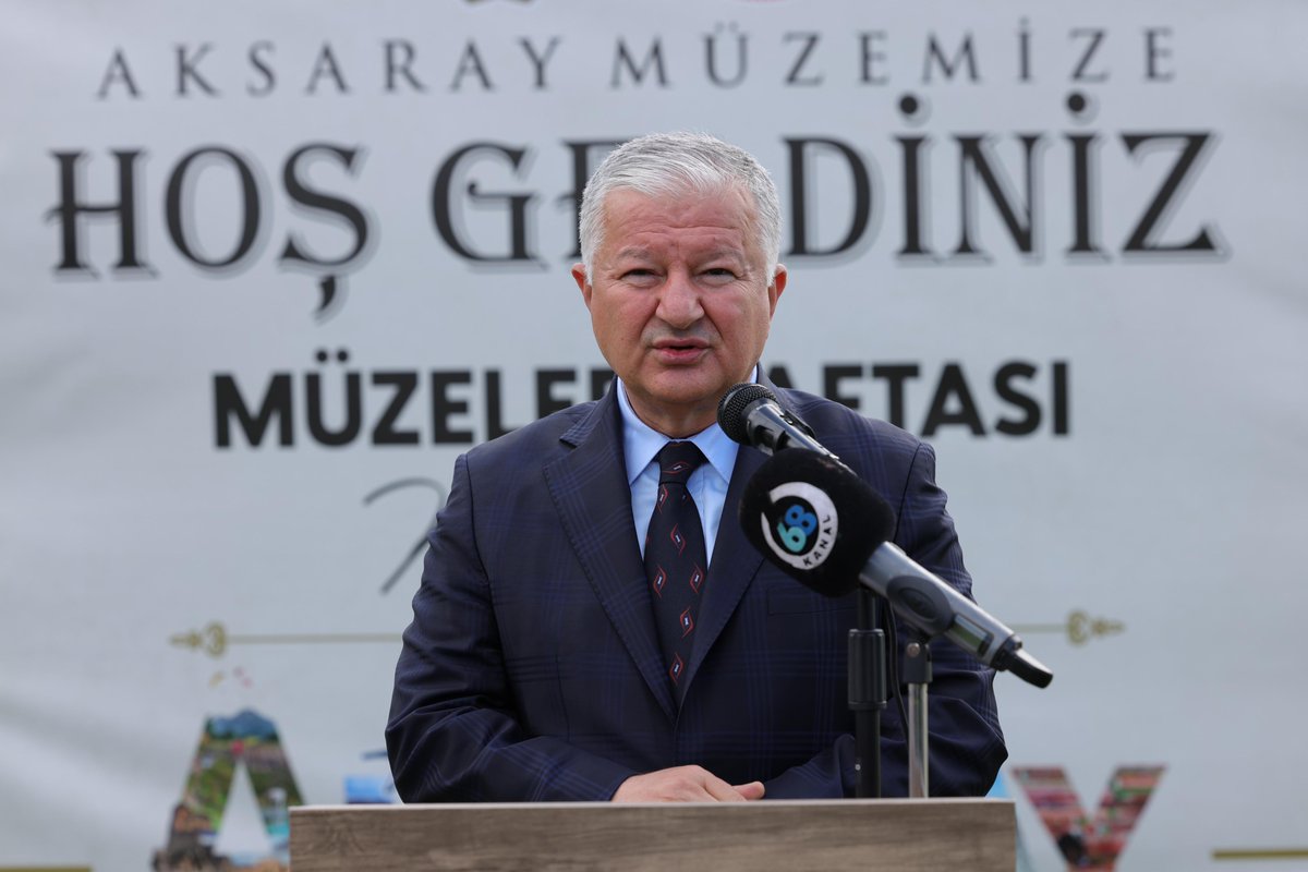 aksarayvaliligi's tweet photo. 📍 Aksaray Müzesi

Valimiz Sn.@muratdurutr ve eşi Elif Duru Hanımefendi, İl Kültür ve Turizm Müdürlüğü tarafından Müzeler Haftası dolayısıyla Aksaray Müzesi’nde düzenlenen programa katıldı.

Etkinlik kapsamında müzeyi gezen ve sergilenen eserler hakkında bilgi alan Sn. Valimiz, müzeciliğin kültürel mirasın korunması ve gelecek nesillere aktarılmasındaki önemine dikkat çekti.

Sn. Valimiz, “Müzeler; bir milletin ruhunu, hafızasını ve medeniyet tasavvurunu yansıtan, geçmiş ile gelecek arasında köprü kuran müstesna mekânlardır” ifadelerini kullandı.