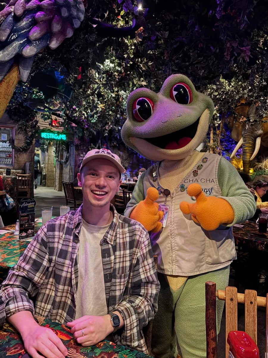RainForest_Cafe's tweet photo. Cha! Cha! on over to Rainforest Cafe for a wild dining adventure you won't soon forget! 🐸 https://t.co/ONYdqppivj