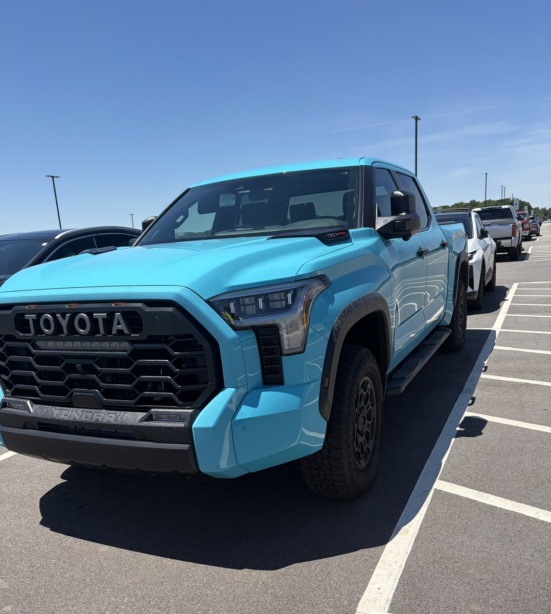 RothmansHONDA's tweet photo. トヨタ逆輸入車、タンドラを公開　ハイランダーも、30台先行受注(共同通信)
#Yahooニュース
https://t.co/4VJb4qYQA8
こっちで見たやつ、いい色だなぁ https://t.co/2VraG2ig9u