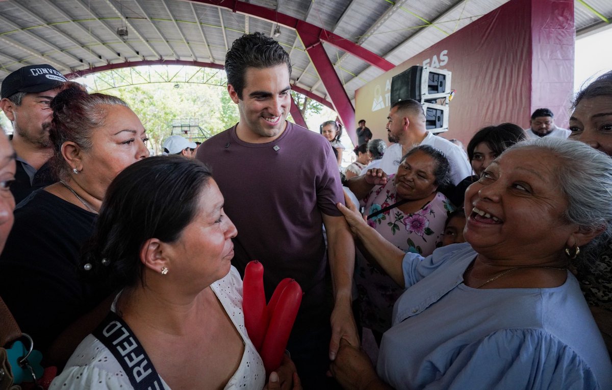 GinoSeguraV's tweet photo. La fuerza de nuestro movimiento está en la unidad y en el pueblo organizado.

Gracias a todas las vecinas y vecinos que se sumaron a la Asamblea Territorial en Cancún. Juntas y juntos seguimos defendiendo la Cuarta Transformación para que el bienestar y la justicia social sigan avanzando en todo Quintana Roo.
