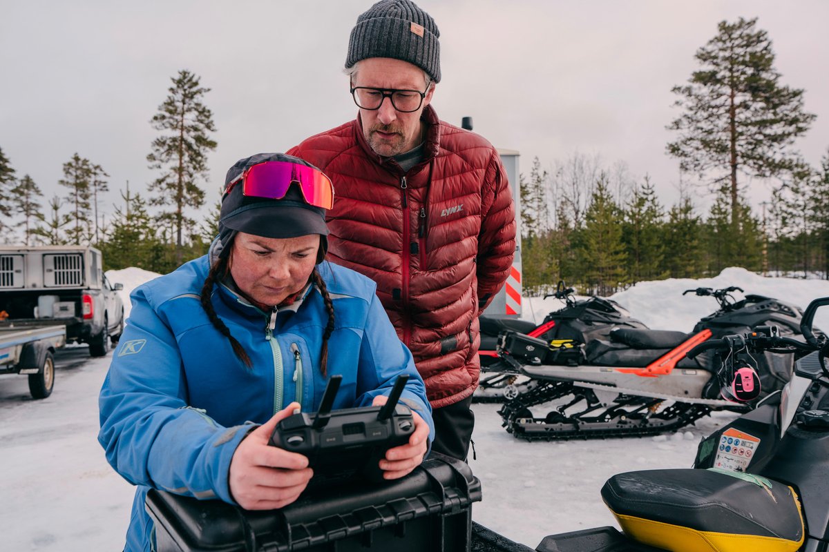 EarthwormGlobal's tweet photo. Reindeer herding here isn’t frozen in time. Snow mobiles, ATVs and other tools are now part of the work, helping herders cover large distances, constantly adapting to a rapidly changing forest landscape. https://t.co/yWGfrwwWGY