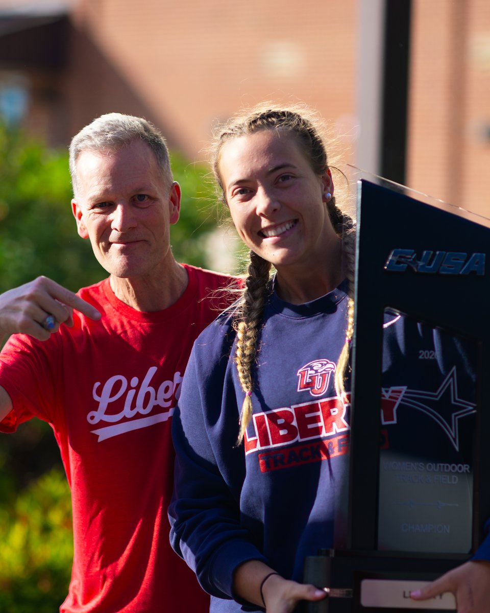 Liberty_XCTF's tweet photo. What a wonderful blessing to be welcomed back to campus by @LibertyUPres and his wife Vickey, along with @Ian_McCaw1 last night!

We appreciate your support and couldn't do what we do without you. #HonorHim https://t.co/YrqhdgGnAA