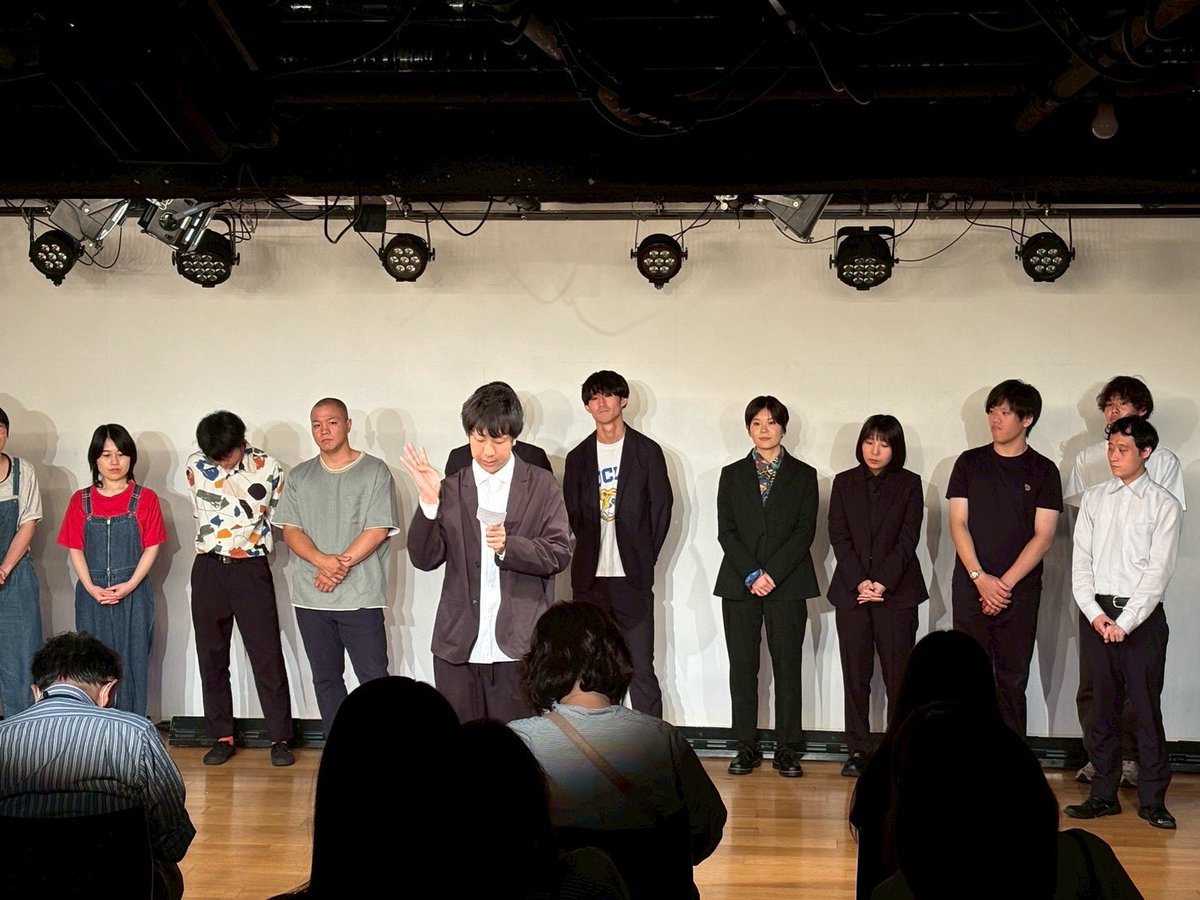 parallel_owarai's tweet photo. 本日はパラレルへのご来場ありがとうございました！
ゲストのチムニーさんもありがとうございました！
みんな盛り上がりすぎて！！🙇
あと、主催が前で出てる時は楽しそうにしてください！
ご感想は #福岡パラレル などつけていただくと嬉しいです！

次回は6.15(月)19:30-
@甘党館Show劇場です！ https://t.co/w2Ww78T7SZ