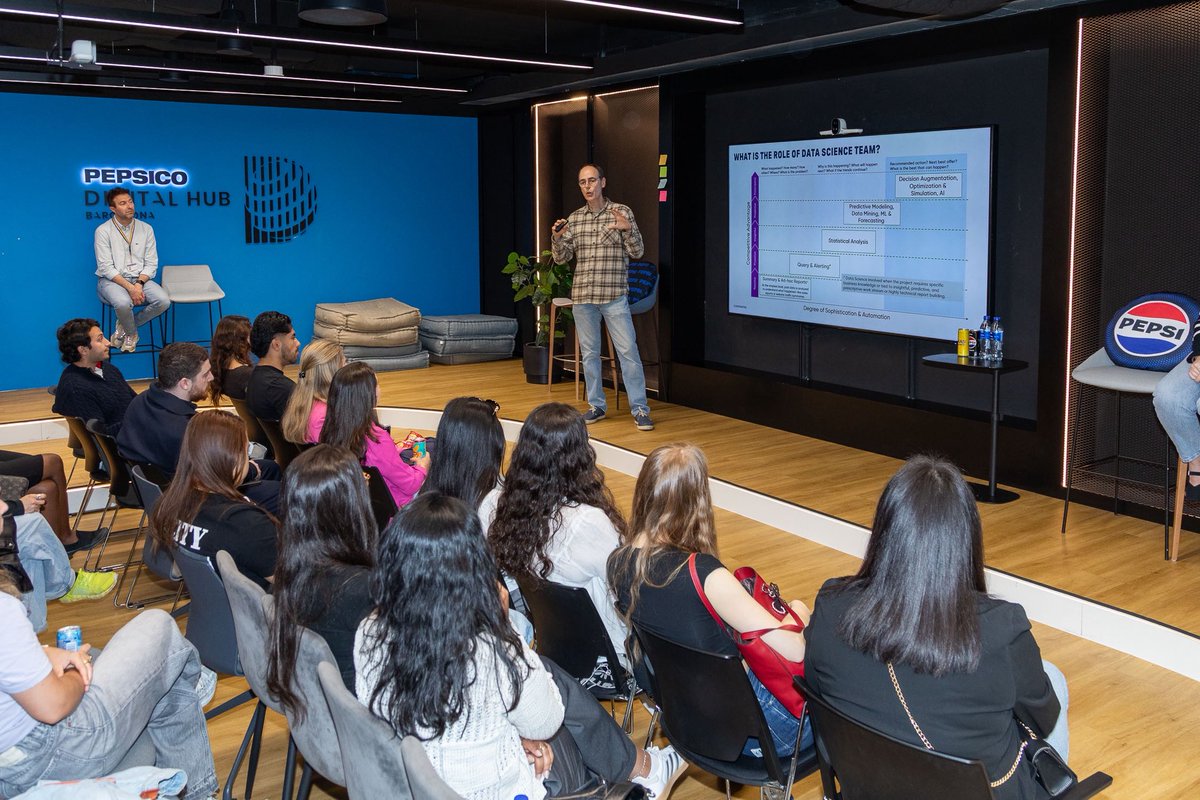 EU_group's tweet photo. 🇪🇸 Last week, our Barcelona students visited @PepsiCo for an immersive, hands-on company experience, gaining insight into its global operations, culture, and innovation, as well as exploring the way their technology supports sustainability. 🚀 https://t.co/zjKNfhszom