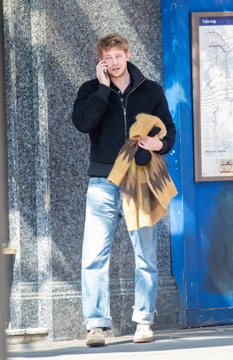 Joe Alwyn Styled 🌊🪶 tweet media