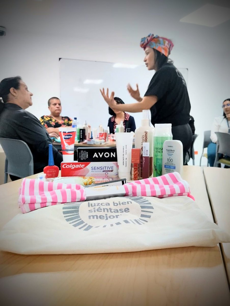 LBSMColombia's tweet photo. Luzca Bien siéntase mejor en Clínica Colombia Bogotá. Trabajando en equipo para las pacientes oncologicas de la organización. 💗

@Cosme_AseoANDI
@ANDI_Colombia

#LuzcaBienSiéntaseMejor #ClínicaColombia #Bogotá #PacientesOncológicas https://t.co/E9lOG8gcHW