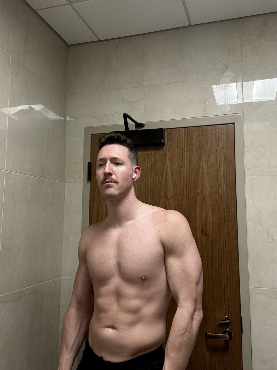 anthgrimes's tweet photo. The Lifetime bathroom hates to see me coming #gaytwitter #gayfit https://t.co/OAkdfXfum1