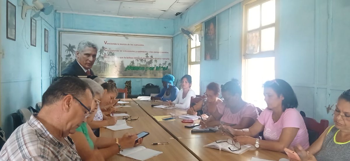 MirbelisCT's tweet photo. Se puntualizan los procesos de la semana en la Dirección General de Educación en #1roDeEneroDeVictorias . #CubaMined #LatirAvileño @MaraEle08350901 @neisa_morales @PartidoPCC @MtnezIc https://t.co/2zA37tJMWO