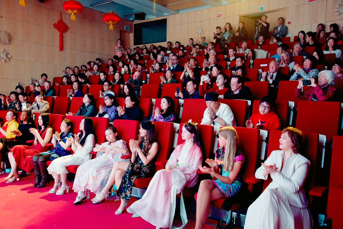ChinaEmBE's tweet photo. On May 12, Chinese Ambassador to Belgium Fei Shengchao attended and addressed the Final of the “Cultures of China – Water Cube Cup” Chinese Songs Contest 2026 in Belgium at the China Cultural Center in Brussels. Let’s relive the unforgettable performances of six Gold and Silver Award Winners here!

Le 12 mai, l’Ambassadeur de Chine en Belgique Fei Shengchao a assisté à la Finale du Concours de chansons chinoises « Cultures de Chine – Coupe du Cube d’Eau » 2026 en Belgique au Centre culturel de Chine à Bruxelles, et y a prononcé une allocution. Revivez ici les prestations inoubliables de six lauréates des Prix d’or et d’argent !