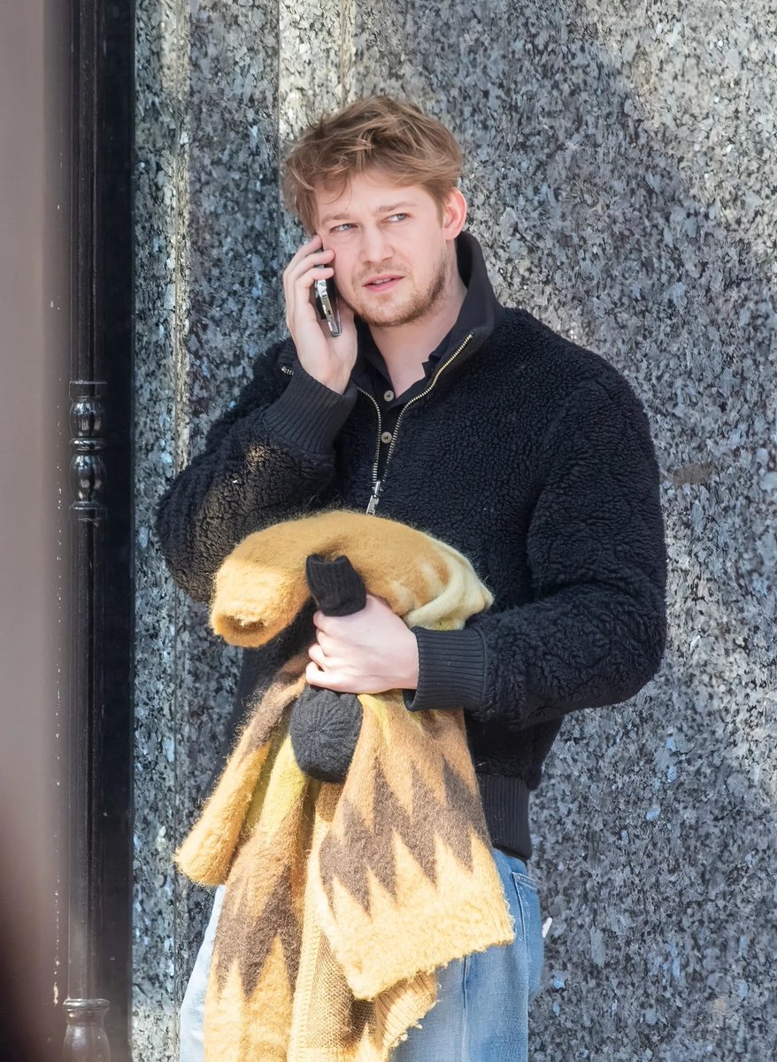 Joe Alwyn Styled 🌊🪶 tweet media