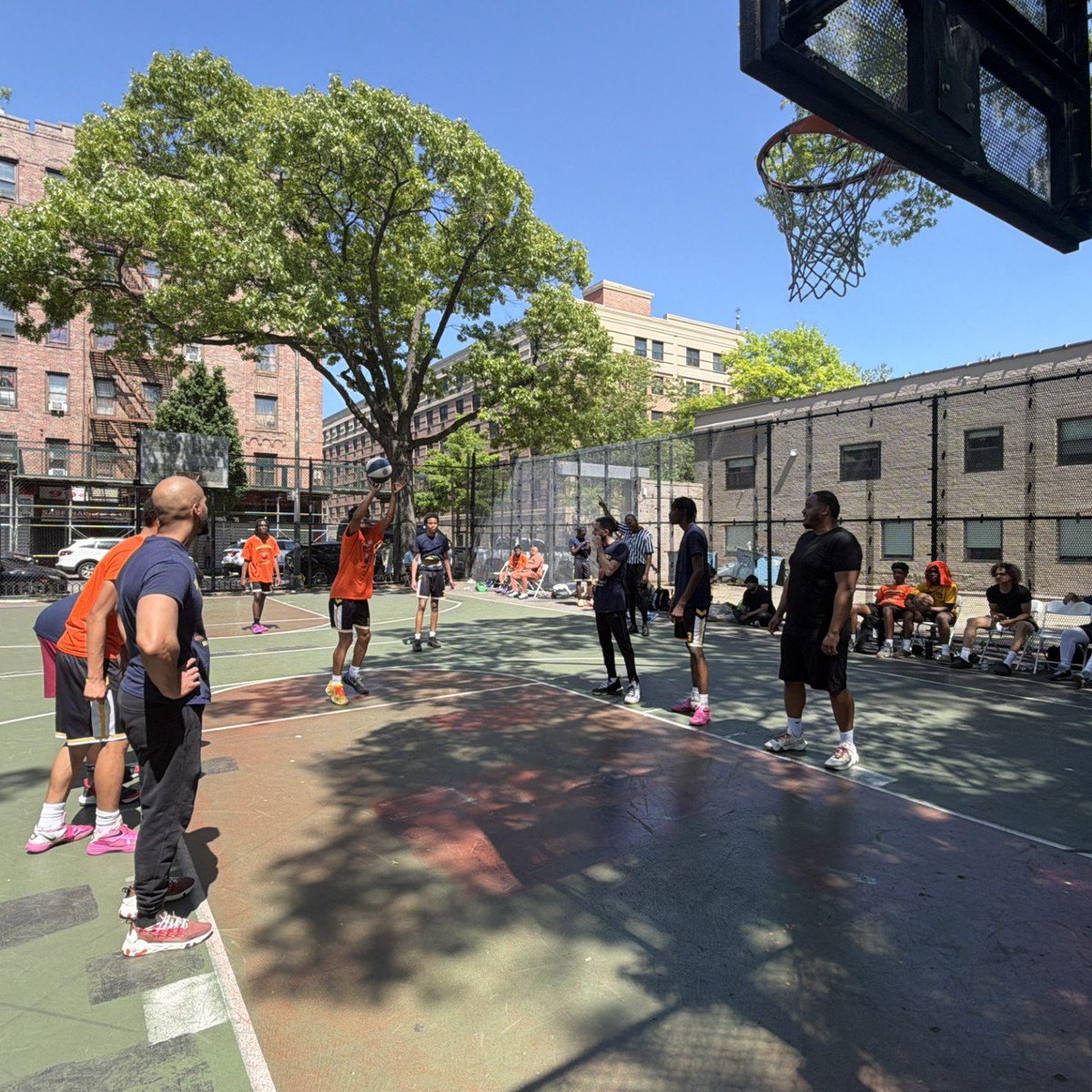 NYPD45Pct's tweet photo. Another great day bringing our community together at the 2nd Annual Hoops Event at Pearly Gates Playground.

Congratulations to the teens on the win 🏆🏀 and thank you to @CMAmandaFarias, the 45th Precinct Community Council &amp; Hoops in the Sun for making today possible. https://t.co/zQDukkvCQI