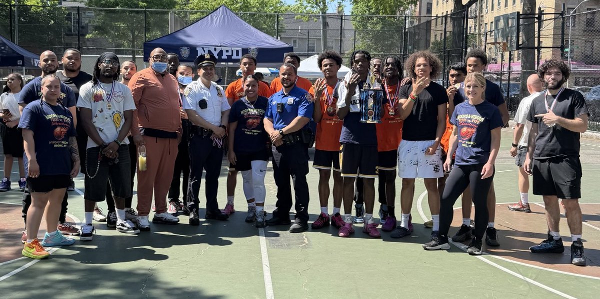 NYPD45Pct's tweet photo. Another great day bringing our community together at the 2nd Annual Hoops Event at Pearly Gates Playground.

Congratulations to the teens on the win 🏆🏀 and thank you to @CMAmandaFarias, the 45th Precinct Community Council &amp; Hoops in the Sun for making today possible. https://t.co/zQDukkvCQI