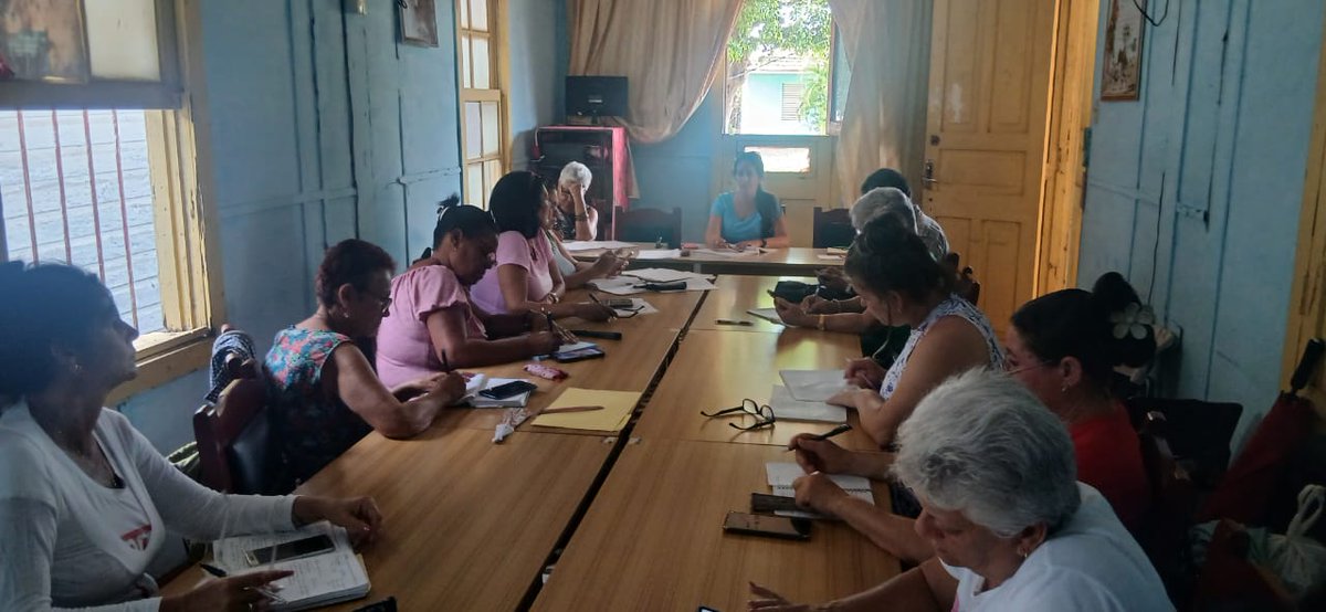 MirbelisCT's tweet photo. Se puntualizan los procesos de la semana en la Dirección General de Educación en #1roDeEneroDeVictorias . #CubaMined #LatirAvileño @MaraEle08350901 @neisa_morales @PartidoPCC @MtnezIc https://t.co/2zA37tJMWO
