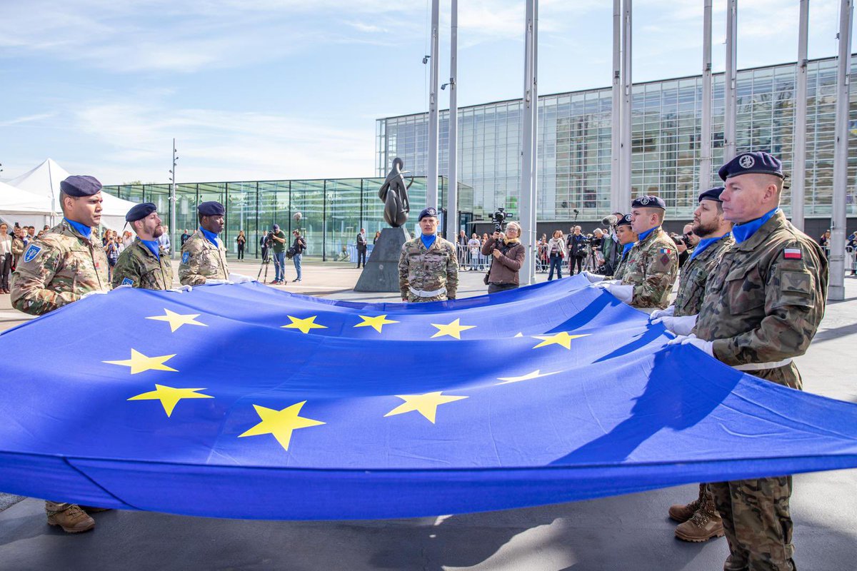HQEurocorps's tweet photo. #HQEurocorps took part in the European Parliament’s Open Day in Strasbourg yesterday, strengthening the ties between the European institutions and local authorities, as well as those of the Framework Nations, by participating with a contingent and flag bearers from the six Framework Nations. We are committed to European cooperation and unity. #EuropeDay #Strasbourg