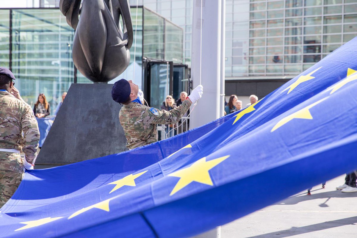 HQEurocorps's tweet photo. #HQEurocorps took part in the European Parliament’s Open Day in Strasbourg yesterday, strengthening the ties between the European institutions and local authorities, as well as those of the Framework Nations, by participating with a contingent and flag bearers from the six Framework Nations. We are committed to European cooperation and unity. #EuropeDay #Strasbourg