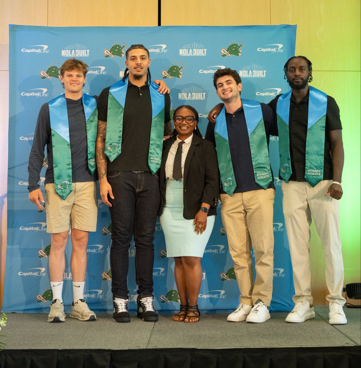 GreenWaveMBB's tweet photo. It was a special weekend celebrating our graduates 🎓👏

#RollWave🌊 https://t.co/QxM5WVGFaY