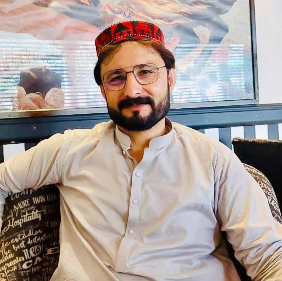 PashtunVoice_1's tweet photo. The reported abduction of PTM activist Farid Afridi from Arbab Road, Peshawar is alarming. Silencing peaceful political voices through intimidation and enforced disappearances only further erodes trust and justice.

His whereabouts must be disclosed.
#ReleasePTMActivists https://t.co/9j6r0aDwGq