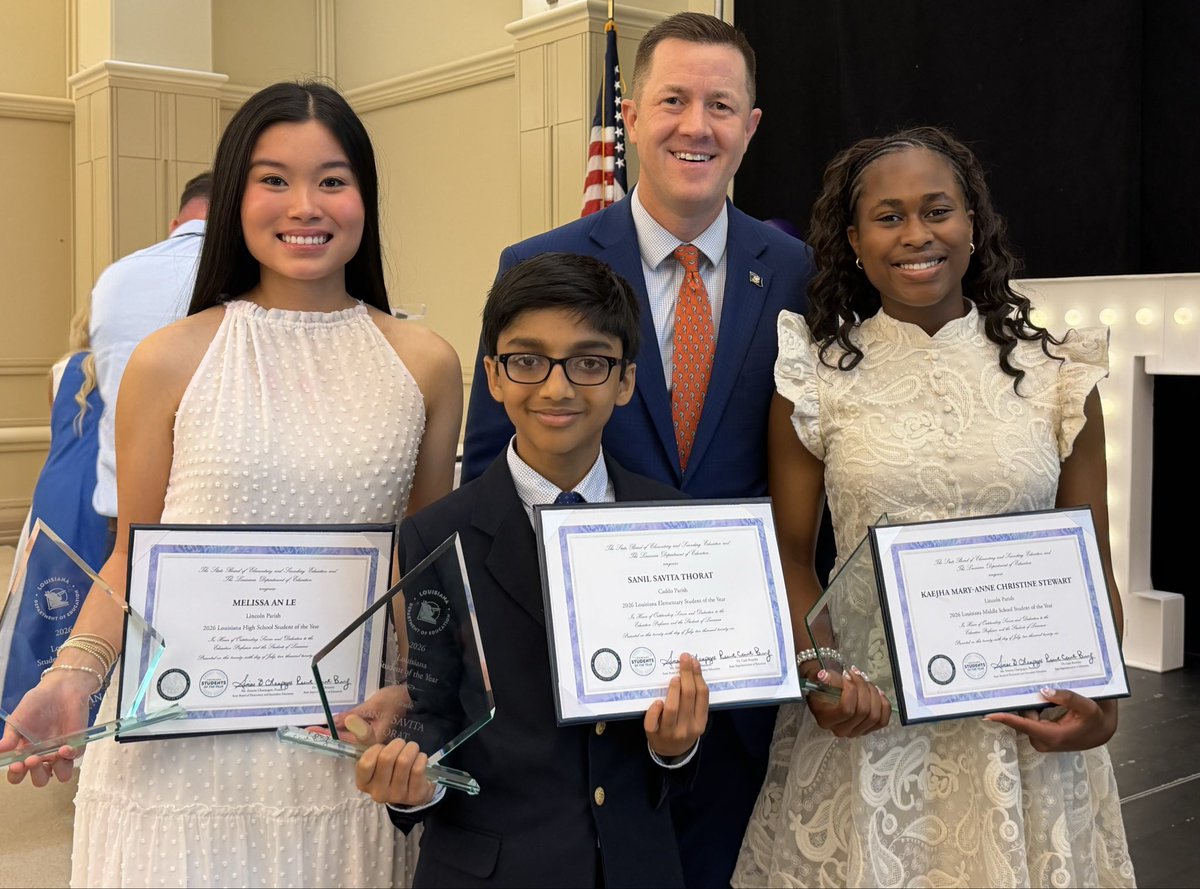 cadebrumley's tweet photo. I was honored to recognize Louisiana’s 5th, 8th, and 12th Grade Students of the Year today.  🏆

These scholars have bright futures. 😎

I encouraged them to lead with their head &amp; heart. 🧠❤️ https://t.co/azIFuhu3Xe