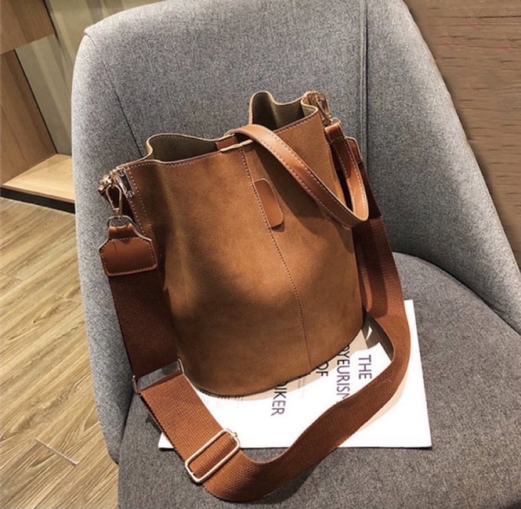 EldoCleaners's tweet photo. Leather and suede don’t do “basic care.” They need the VIP treatment to keep their texture, tone and timeless look just right. Give them the care they were made for at @EldoCleaners! 👜👞 https://t.co/9DCekP1Owv