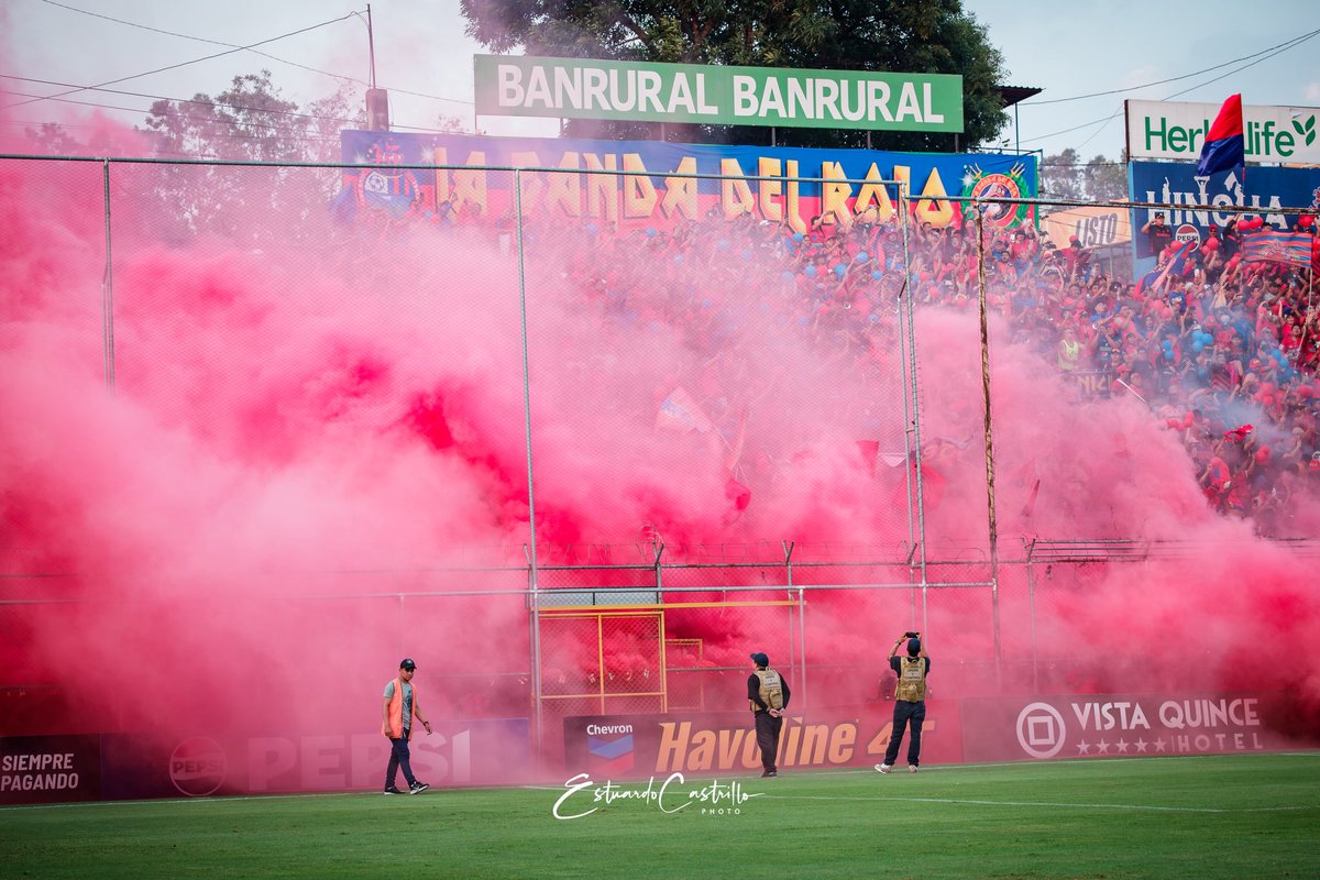 LaBandaDelRojo_'s tweet photo. Porque vos desde pequeño sos mi enfermedad, de la que nunca me quiero curar, aunque nadie lo pueda entender, yo te quiero ver campeón…
¡ROJO! ¡ROJO! 👹🚩

90 años de historia, pasión y aguante.
Porque este amor no se explica… se lleva en el corazón. 🔴

#LaBandaDelRojo https://t.co/J6FvcRQJX9