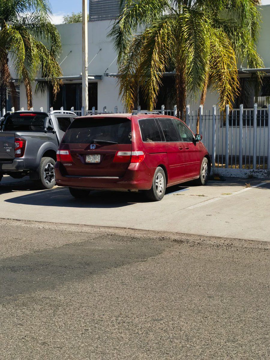 durango_02's tweet photo. @DMSPDGO ya ni el CREE respetan estás personas sin placas de discapacidad, pero ocupando cajones a personas que en verdad lo necesitan @SigloDurango @tiempoyespac10 @Canal12Dgo https://t.co/8UD78f1gf5