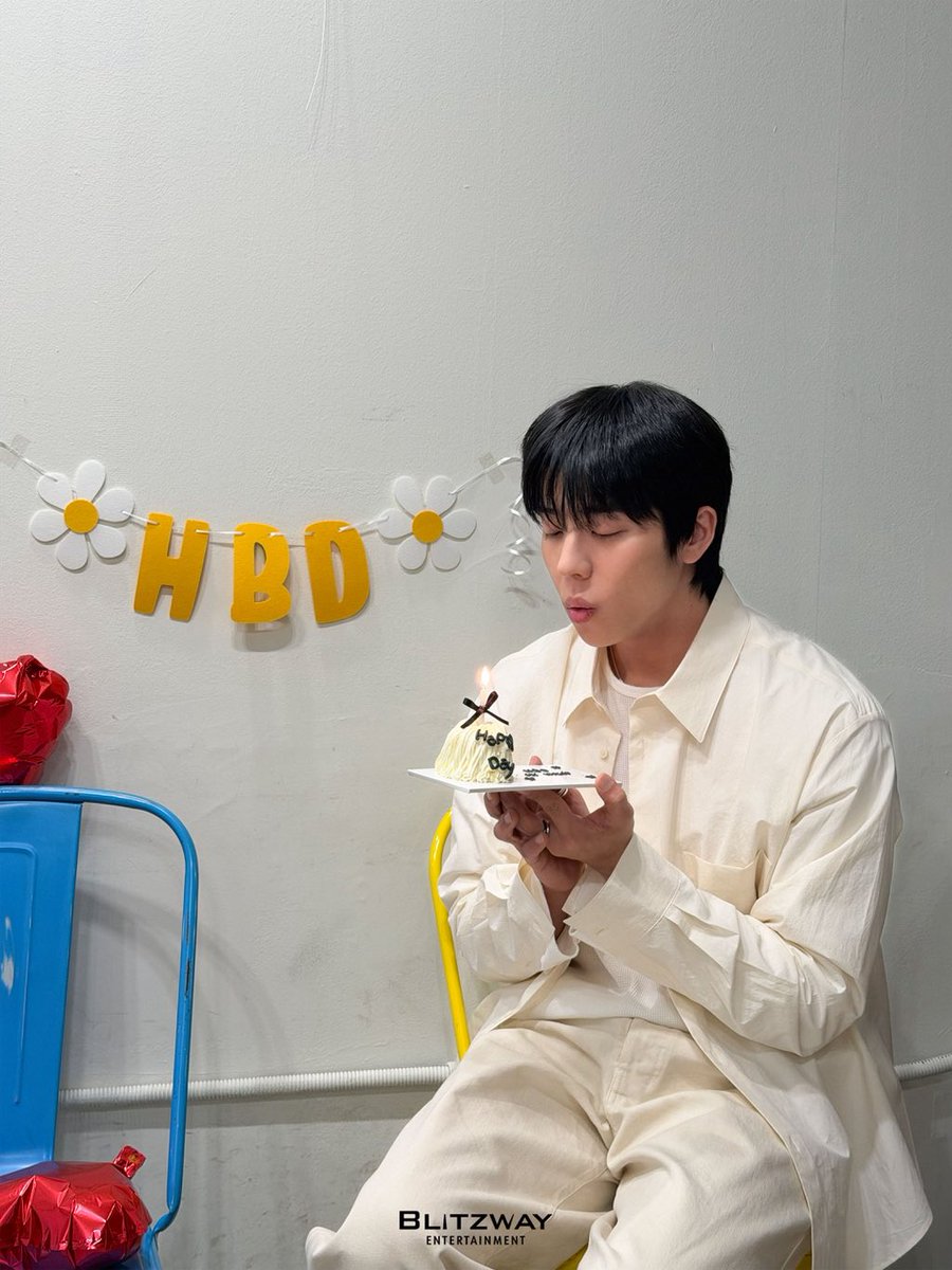 wood0519's tweet photo. 채종협 생일 축하해🌻 
아주아주 행복한 하루 보내길…😌

#HappyJongHyeopDay https://t.co/v3VXzzlVaX