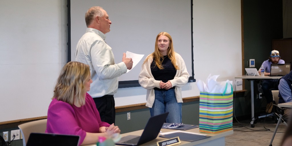 HSSD's tweet photo. Please join us in thanking Heidi Wustrack, @bayporths 2026, for her 2 years of service as a Student Representative to the Board of Education! 👏 We are grateful for her leadership and wish her the best as she begins her next chapter at Marquette University! 💙💛 #PiratePride https://t.co/bDszbX9DwH