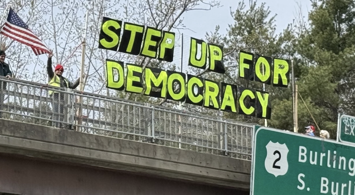 backboneprog's tweet photo. Recent banner deployments from South Burlington, VT; Kirkland, WA; Fife, WA; and Cleveland, OH. From coast to coast, people like you are taking action. Thank you for all the continued efforts. https://t.co/FTbOcElV4c