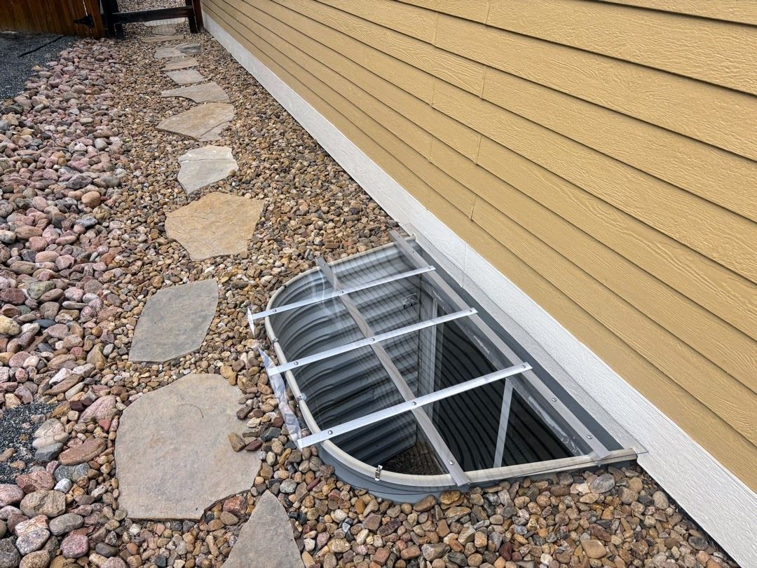 PolyguardCovers's tweet photo. 🏠 We recently installed 3 large custom window well covers for a home in Fort Collins! 💪

These covers help keep out:
🍂 Debris
🌧️ Rain
❄️ Snow
🐭 Pests

📞 970-674-0377
🌐 https://t.co/yGVqcKj1rz

#FortCollins #WindowWellCovers #PolyguardCovers #HomeSafety https://t.co/ADlLt4Vl24