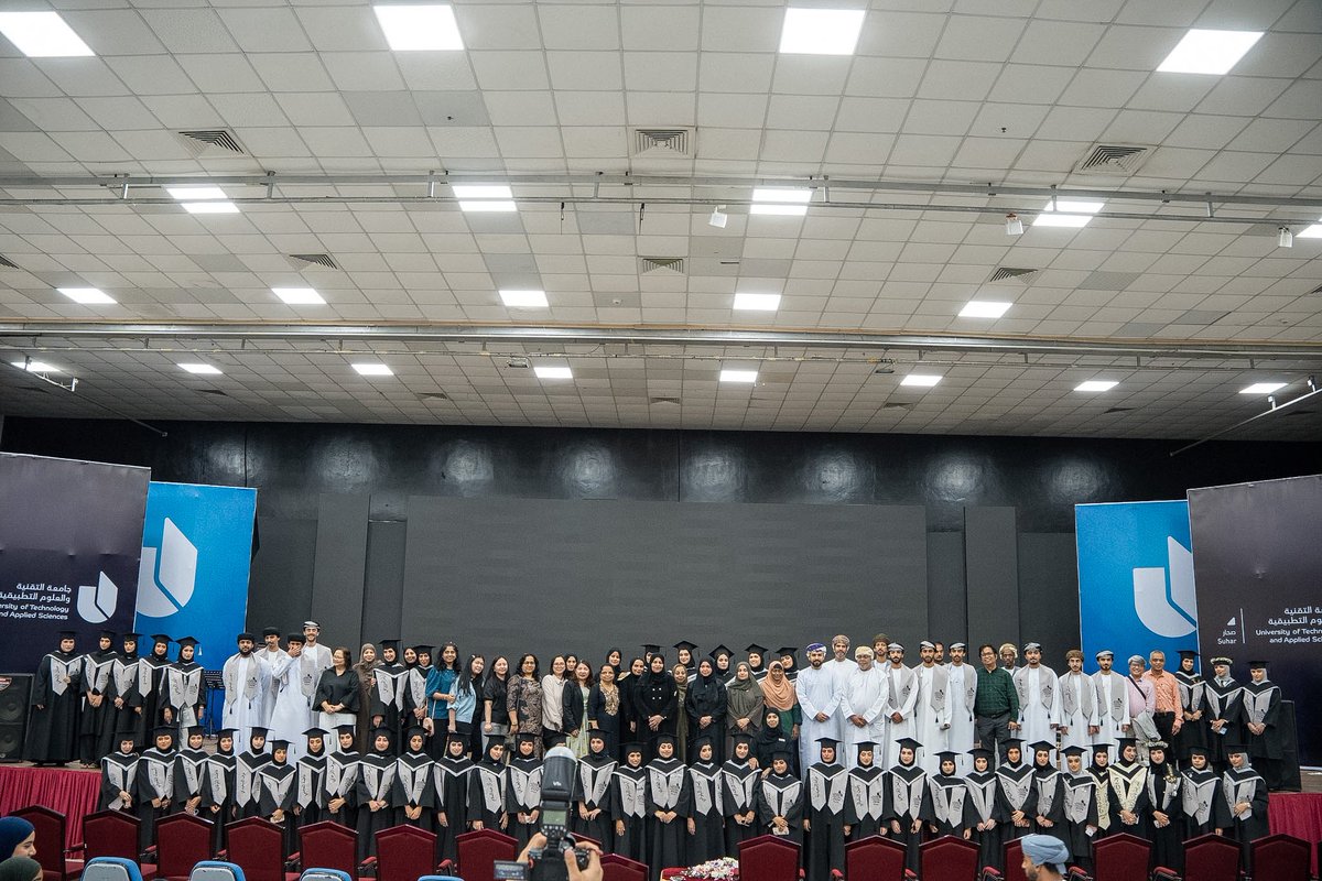 ochs_nb's tweet photo. فرع شمال الباطنة يودع طلبة السنة الرابعة دفعة 2026 في حفل بهيج، جمع بين مشاعر الفخر والاعتزاز بجهود الطلبة وإنجازاتهم الأكاديمية.

أقيم الحفل في أجواء مميزة، بحضور الكادر الأكاديمي والإداري وأسر الطلبة، حيث تخللته فقرات احتفالية عبّرت عن الامتنان لمسيرة الطلبة. https://t.co/8iIJzQmdf4
