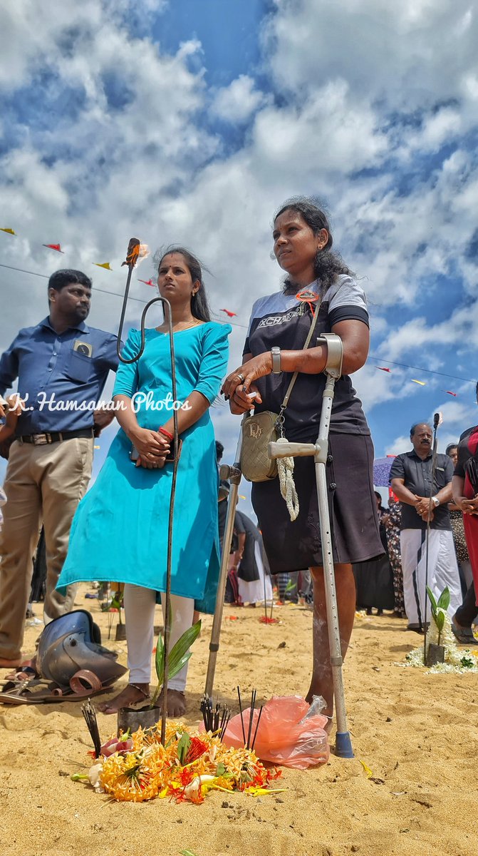 Hamsanan's tweet photo. "குண்டுகள் எமது கால்களைப் பறித்திருக்கலாம்...
ஆனால், எமது நினைவுகளை ஒருபோதும் அழித்துவிட முடியாது
#mullivaikal #May18 https://t.co/p4KY5s3BRe