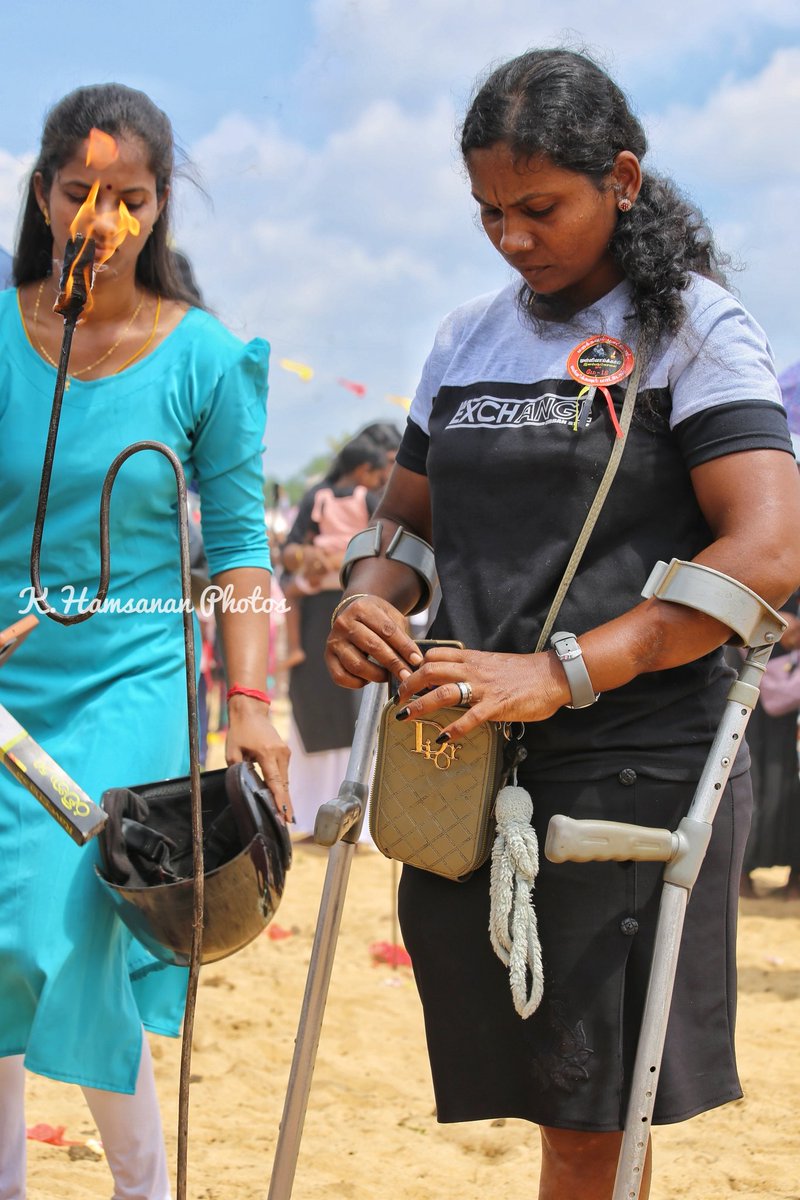 Hamsanan's tweet photo. "குண்டுகள் எமது கால்களைப் பறித்திருக்கலாம்...
ஆனால், எமது நினைவுகளை ஒருபோதும் அழித்துவிட முடியாது
#mullivaikal #May18 https://t.co/p4KY5s3BRe