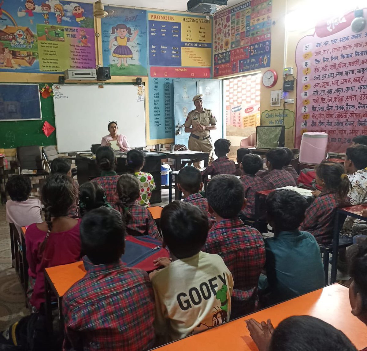 KhannaPolice's tweet photo. #PPMM Police Team of Khanna Police conducted an awareness seminar in Different schools. where children were made aware about the protection of women from domestic violence, sexual harassment of women and child abuse. They were also told about Cyber Crime 1930 & 112.
ਖੰਨਾ ਪੁਲਿਸ ਦੀ #PPMM ਪੁਲਿਸ ਟੀਮ ਨੇ ਵੱਖ-ਵੱਖ ਸਕੂਲਾਂ ਵਿੱਚ ਜਾਗਰੂਕਤਾ ਸੈਮੀਨਾਰ ਕਰਵਾਇਆ। ਜਿੱਥੇ ਬੱਚਿਆਂ ਨੂੰ ਘਰੇਲੂ ਹਿੰਸਾ, ਔਰਤਾਂ ਦੇ ਜਿਨਸੀ ਸ਼ੋਸ਼ਣ ਅਤੇ ਬਾਲ ਸ਼ੋਸ਼ਣ ਤੋਂ ਔਰਤਾਂ ਦੀ ਸੁਰੱਖਿਆ ਬਾਰੇ ਜਾਗਰੂਕ ਕੀਤਾ ਗਿਆ। ਉਨ੍ਹਾਂ ਨੂੰ ਸਾਈਬਰ ਕਰਾਈਮ 1930 ਅਤੇ ਪੁਲਿਸ ਹੈਲਪਲਾਈਨ ਨੰਬਰ 112 ਬਾਰੇ ਵੀ ਦੱਸਿਆ ਗਿਆ।
#SaanjhShakti
#PPMM