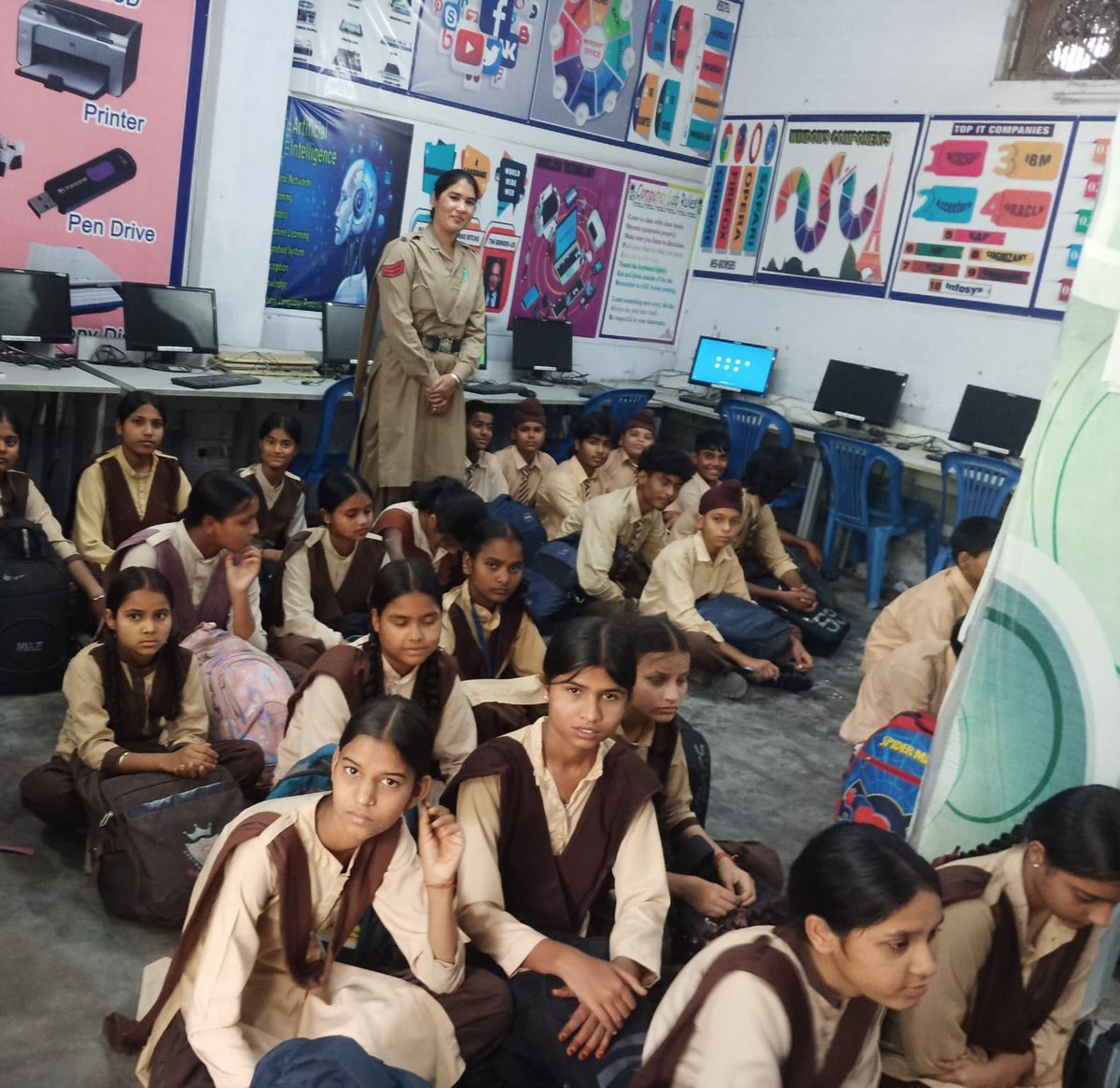 KhannaPolice's tweet photo. #PPMM Police Team of Khanna Police conducted an awareness seminar in Different schools. where children were made aware about the protection of women from domestic violence, sexual harassment of women and child abuse. They were also told about Cyber Crime 1930 & 112.
ਖੰਨਾ ਪੁਲਿਸ ਦੀ #PPMM ਪੁਲਿਸ ਟੀਮ ਨੇ ਵੱਖ-ਵੱਖ ਸਕੂਲਾਂ ਵਿੱਚ ਜਾਗਰੂਕਤਾ ਸੈਮੀਨਾਰ ਕਰਵਾਇਆ। ਜਿੱਥੇ ਬੱਚਿਆਂ ਨੂੰ ਘਰੇਲੂ ਹਿੰਸਾ, ਔਰਤਾਂ ਦੇ ਜਿਨਸੀ ਸ਼ੋਸ਼ਣ ਅਤੇ ਬਾਲ ਸ਼ੋਸ਼ਣ ਤੋਂ ਔਰਤਾਂ ਦੀ ਸੁਰੱਖਿਆ ਬਾਰੇ ਜਾਗਰੂਕ ਕੀਤਾ ਗਿਆ। ਉਨ੍ਹਾਂ ਨੂੰ ਸਾਈਬਰ ਕਰਾਈਮ 1930 ਅਤੇ ਪੁਲਿਸ ਹੈਲਪਲਾਈਨ ਨੰਬਰ 112 ਬਾਰੇ ਵੀ ਦੱਸਿਆ ਗਿਆ।
#SaanjhShakti
#PPMM