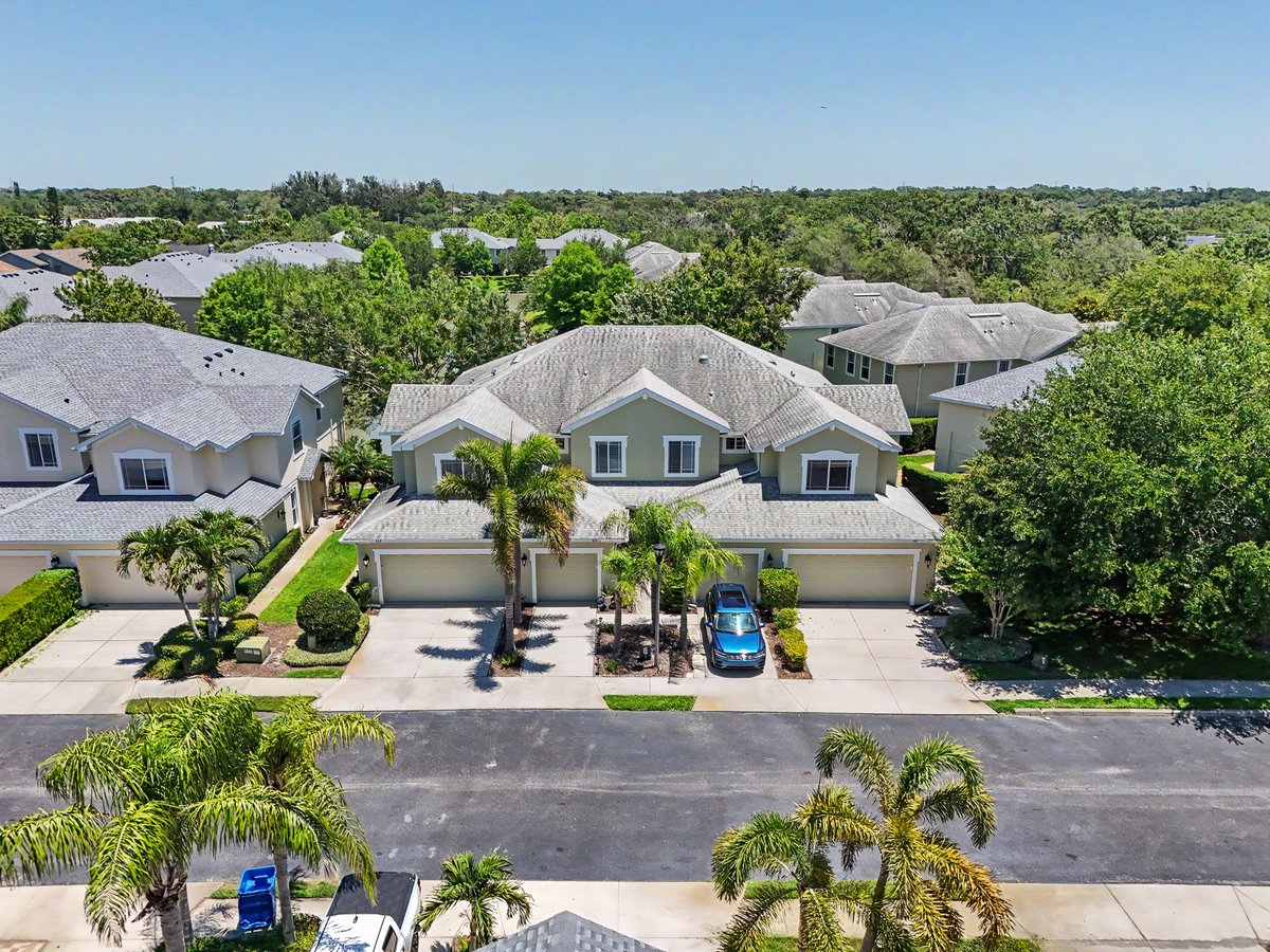 tbcameraman's tweet photo. This beautiful Palm Harbor home is about to go on the market. REALTORS, contact us today to book your next property shoot! Always free aerials, affordable floor plans, and virtual staging! 🏡 📷
#PalmHarbor #Florida #RealEstate #Realtors #AerialPhotography #RealEstateMarketing https://t.co/gtfjBYHjKj
