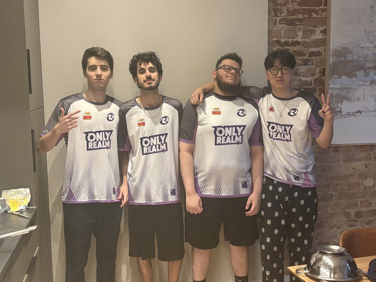 ItaLovesYou's tweet photo. @OnlyRealmgg will there be a white jersey that we can buy in the shop at some point? Would be really fire! ⚪️🟣 https://t.co/HpgaB0Wr1c