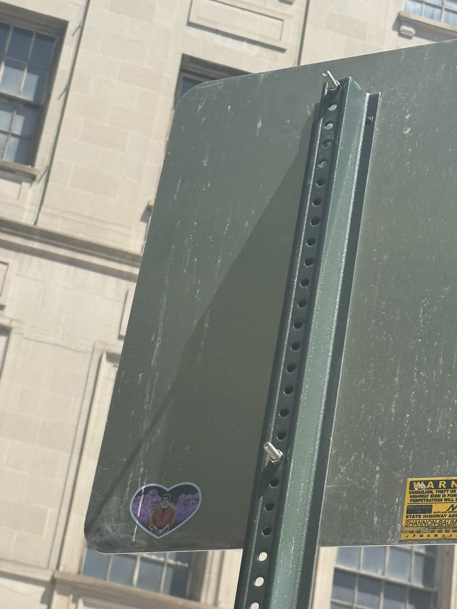 ellie645655's tweet photo. In other news, came into the city to help my mom with business stuff and saw a Luigi sticker that wasn’t put up by me! 🤗 #MDUP !!! https://t.co/dh4iYViF92