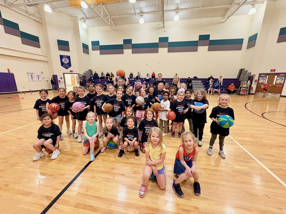 WAgirlshoops's tweet photo. 2nd Annual Spring Clinic was a success! 60 girls from K–6th grade spent the days getting better while having fun! 

A huge thank you to some of our HS players who played a big role in helping make this clinic run smoothly- Sophia Boesenberg, Sky and Bre Gubba, and Izzy Bobitski! https://t.co/OZDkUAYMZ1