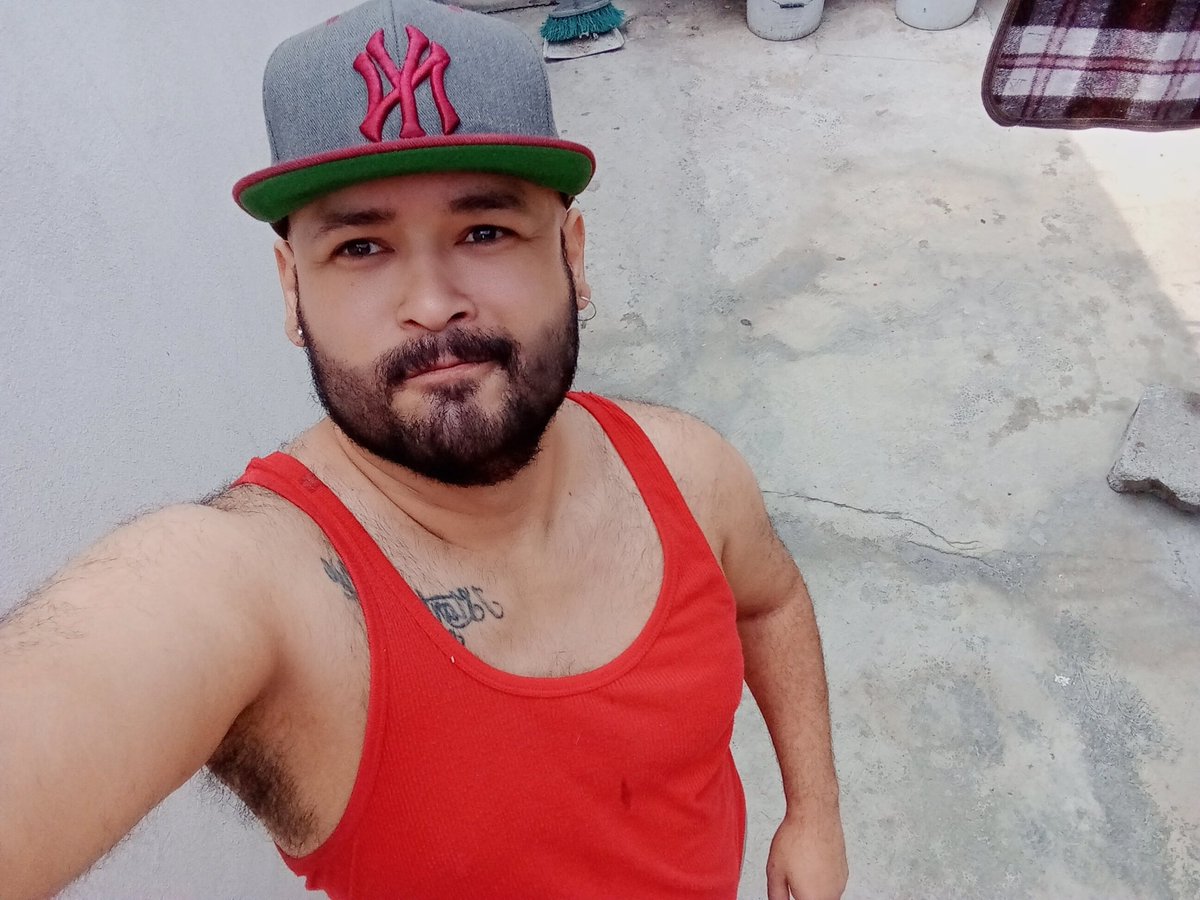 Zurdodeath's tweet photo. Feliz inicio de semana  banda 😈 https://t.co/vPaRGnTp9w