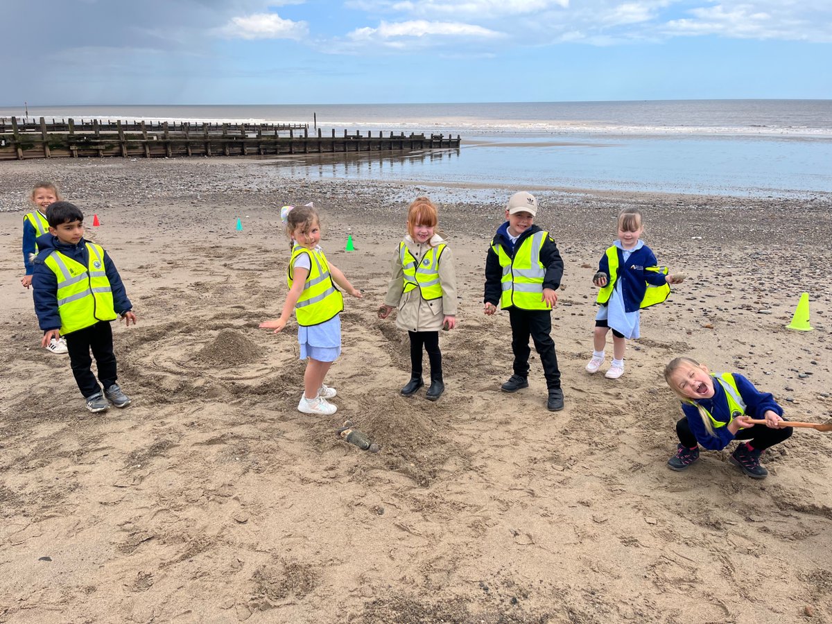 DeltaCraven's tweet photo. Followed by a sandcastle competition- we have had a fabulous day at the coast🌊 https://t.co/1jwvKiz53v