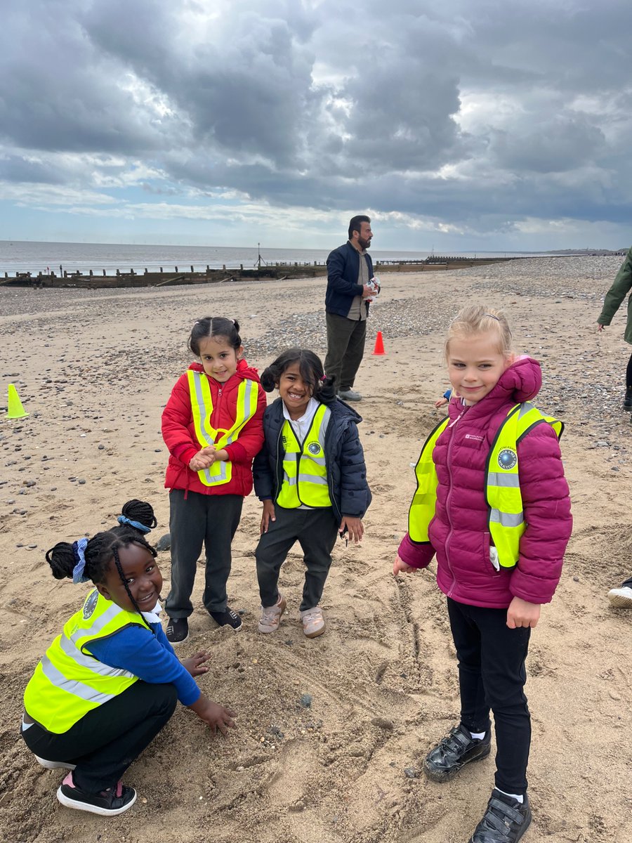 DeltaCraven's tweet photo. Followed by a sandcastle competition- we have had a fabulous day at the coast🌊 https://t.co/1jwvKiz53v