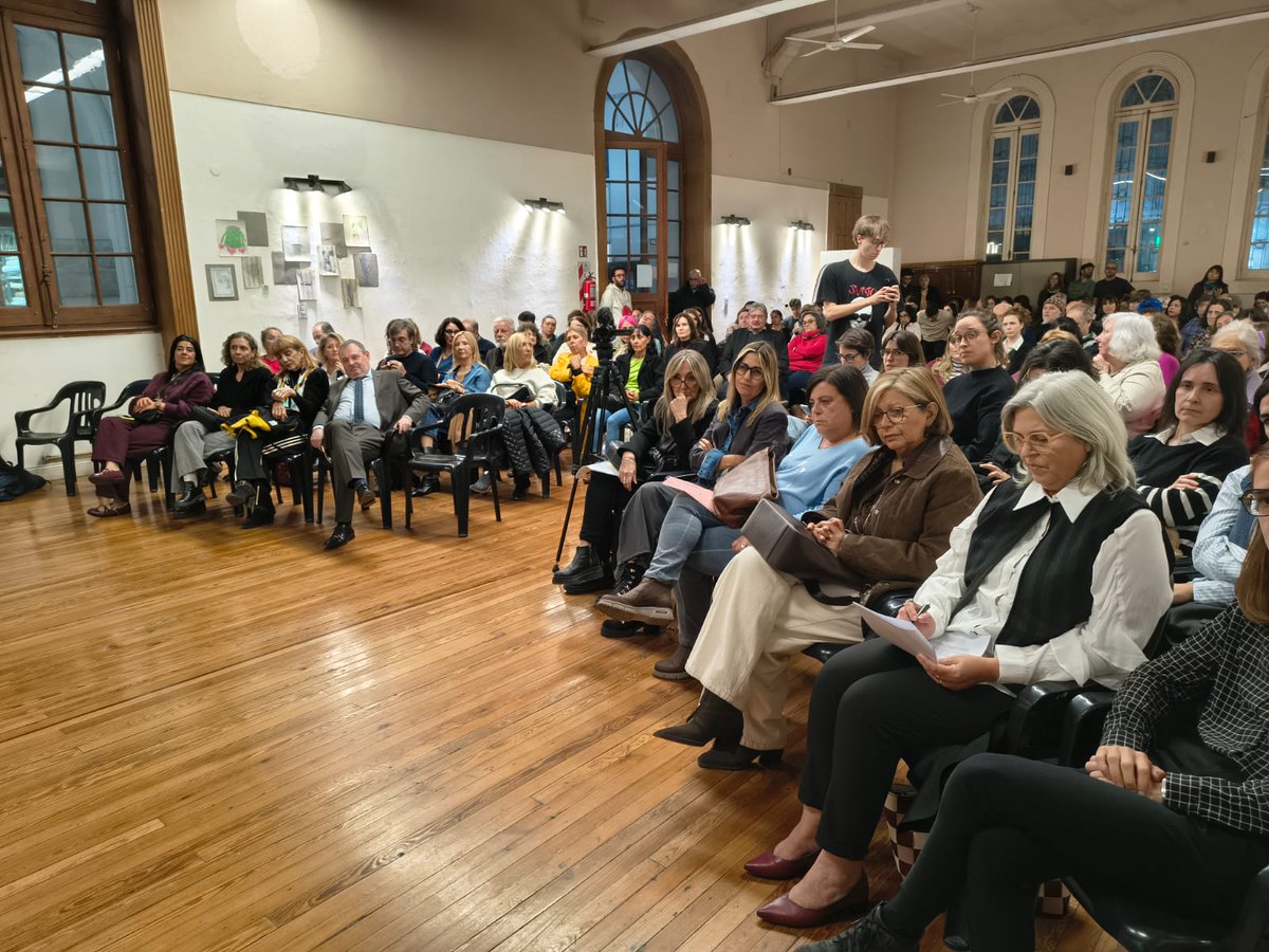 AA_UNR's tweet photo. Aniversario 40 años Instituto de Investigaciones Dr. Adolfo Prieto Fac. de Humanidades y Artes. Diploma al CEIBCI en reconocimiento a la excelencia de sus contribuciones a las Humanidades Digitales y la gestión del conocimiento en plataformas de acceso abierto. Recibió @paolabon https://t.co/AMO0hH1PFv