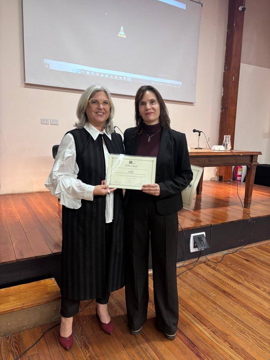 AA_UNR's tweet photo. Aniversario 40 años Instituto de Investigaciones Dr. Adolfo Prieto Fac. de Humanidades y Artes. Diploma al CEIBCI en reconocimiento a la excelencia de sus contribuciones a las Humanidades Digitales y la gestión del conocimiento en plataformas de acceso abierto. Recibió @paolabon https://t.co/AMO0hH1PFv