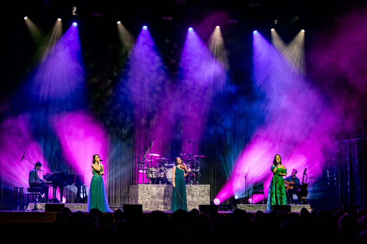 Celtic_Woman's tweet photo. Memories from the road 💙 So grateful for this incredible tour and everyone who was part of it!

📷 The Florida Theatre, Capital One Hall and John Formosa https://t.co/IQSYKoyfm6