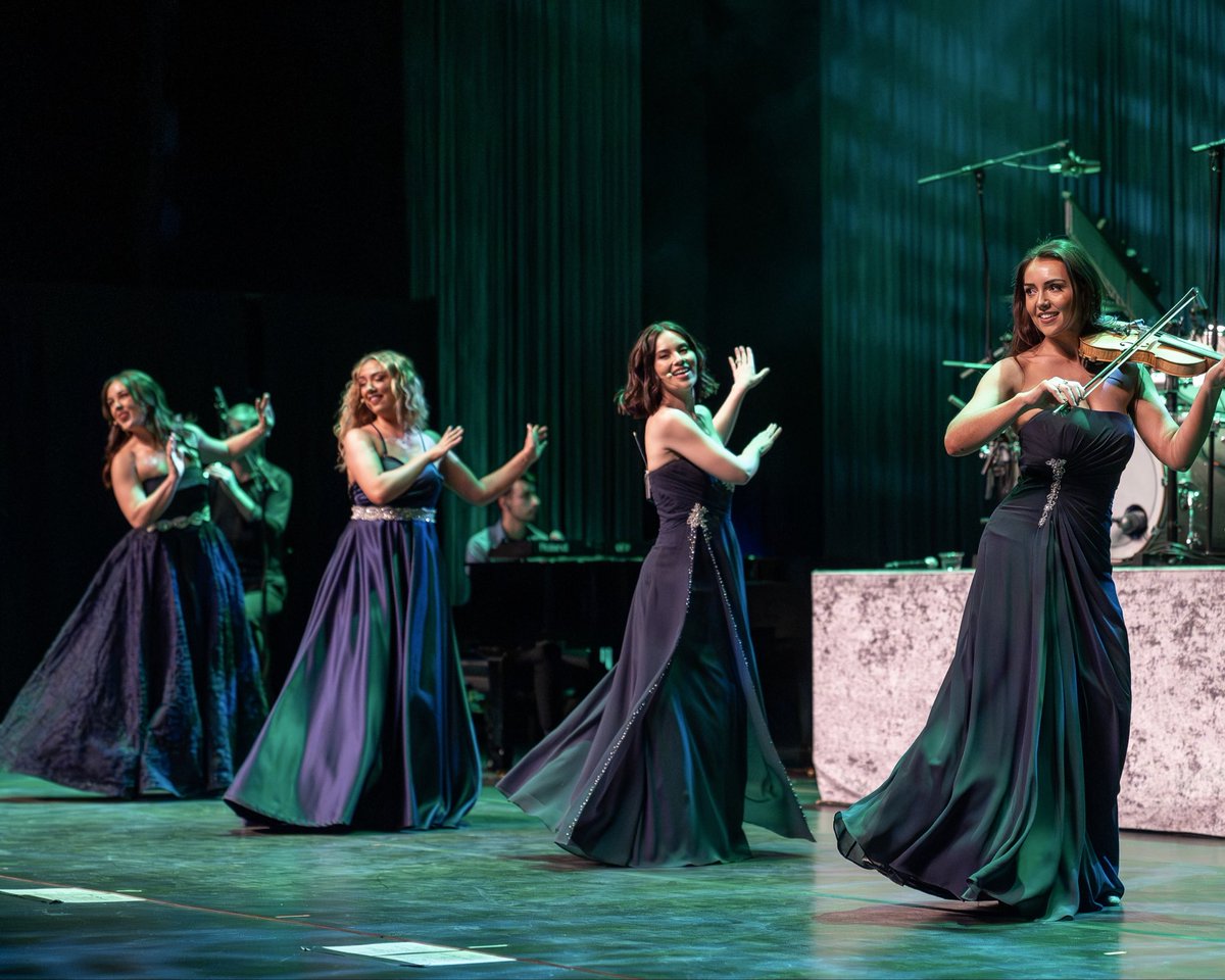 Celtic_Woman's tweet photo. Memories from the road 💙 So grateful for this incredible tour and everyone who was part of it!

📷 The Florida Theatre, Capital One Hall and John Formosa https://t.co/IQSYKoyfm6